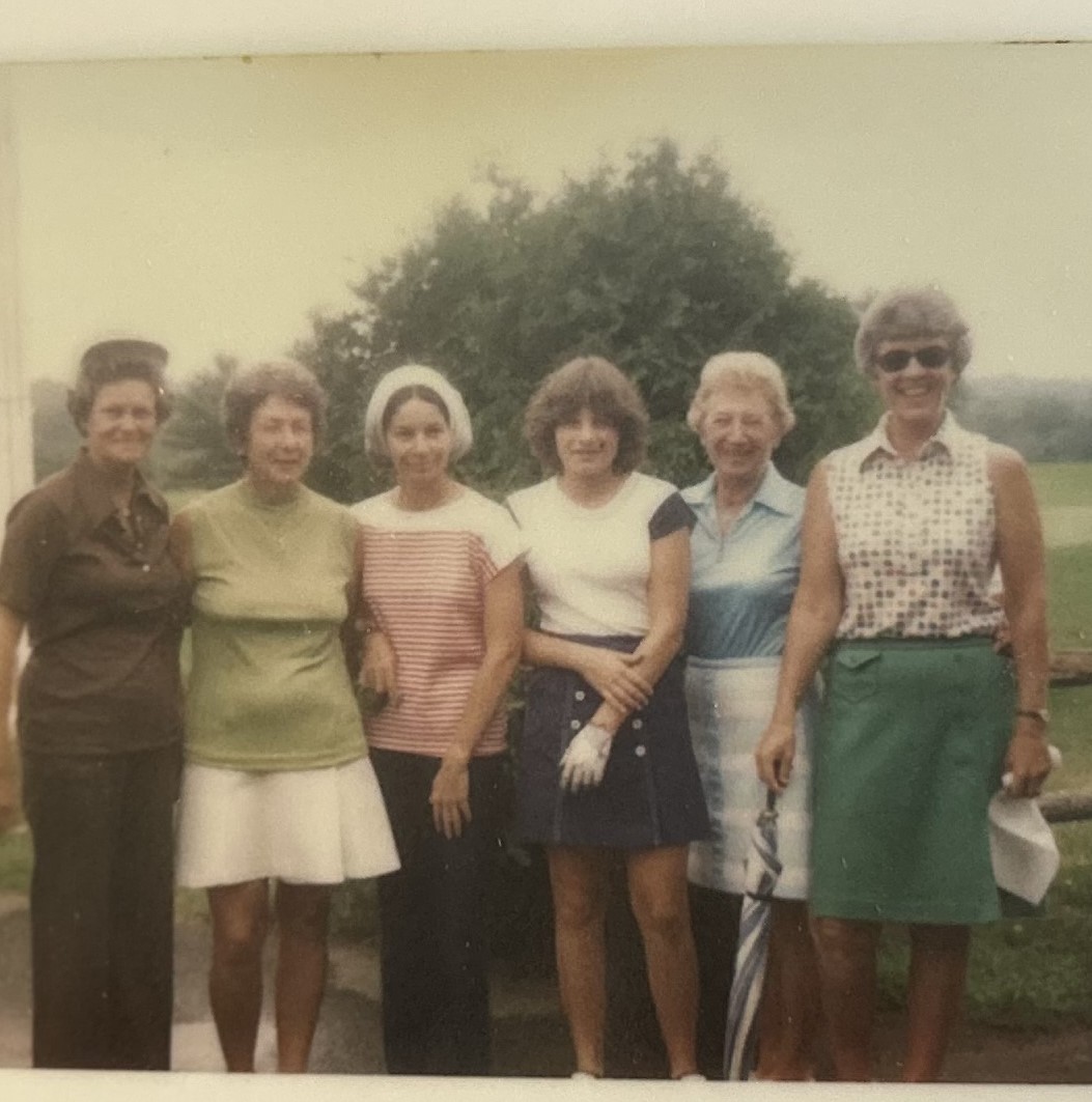 Ladies_80s_flag_pole